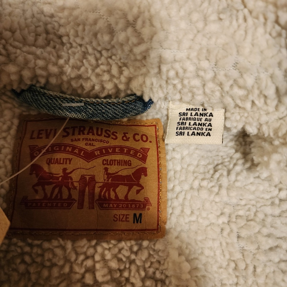 Levis Womens Original Sherpa Trucker Jacket M Divided Blue Denim NWT 36136-0000 - Picture 3 of 10
